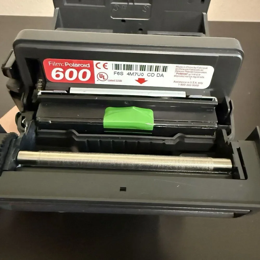Polaroid 600 One Step Close Up Instant Camera‎ with Strap & Film New Open Box